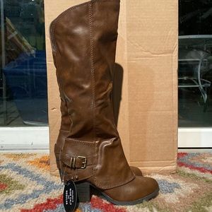 Knee high boots. Size :7